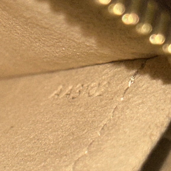 Louis Vuitton LV purse ( great condition ) - Picture 12 of 12